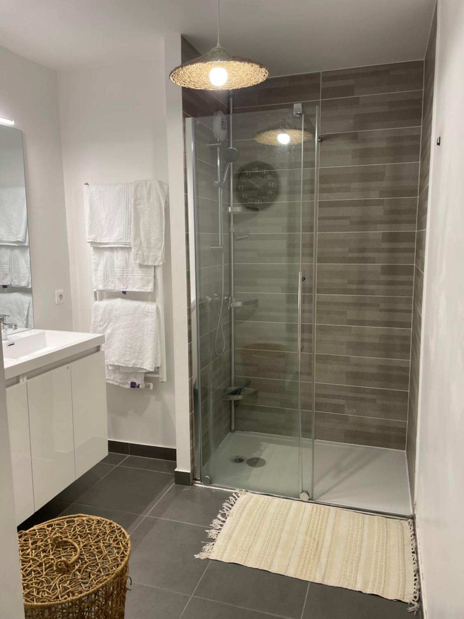 Sweet Escape Paris Centre - 3 Bds- Terrasse - Stade De France - Montmartre سانت أويه المظهر الخارجي الصورة