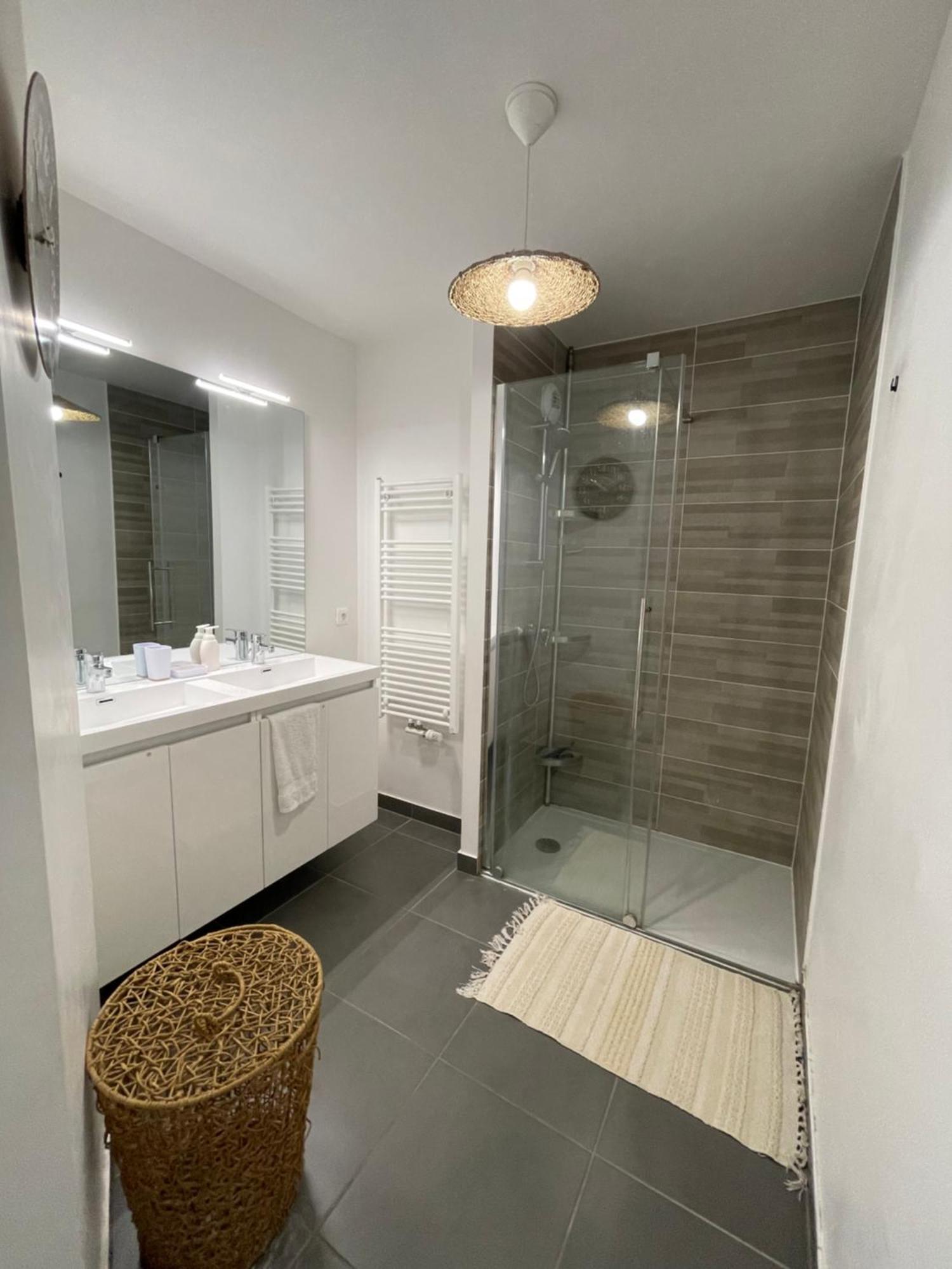 Sweet Escape Paris Centre - 3 Bds- Terrasse - Stade De France - Montmartre سانت أويه المظهر الخارجي الصورة
