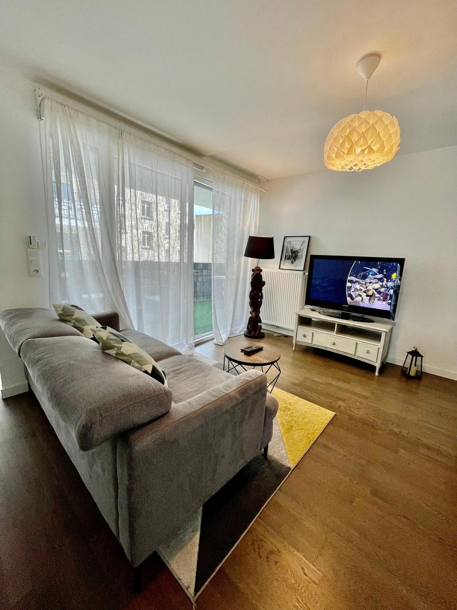 Sweet Escape Paris Centre - 3 Bds- Terrasse - Stade De France - Montmartre سانت أويه المظهر الخارجي الصورة