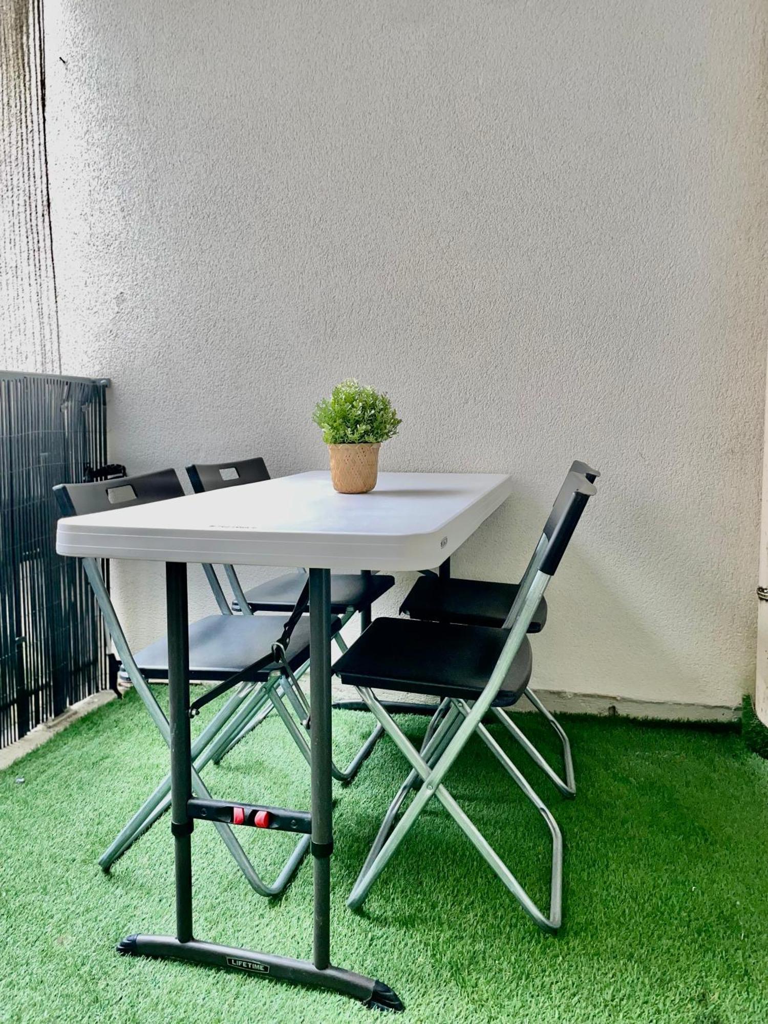 Sweet Escape Paris Centre - 3 Bds- Terrasse - Stade De France - Montmartre سانت أويه المظهر الخارجي الصورة